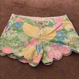 Lilly pultzer shorts with scallop bottom